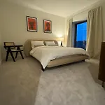 Waterside Stay Near O2 Royal Dock With Parking And Ac