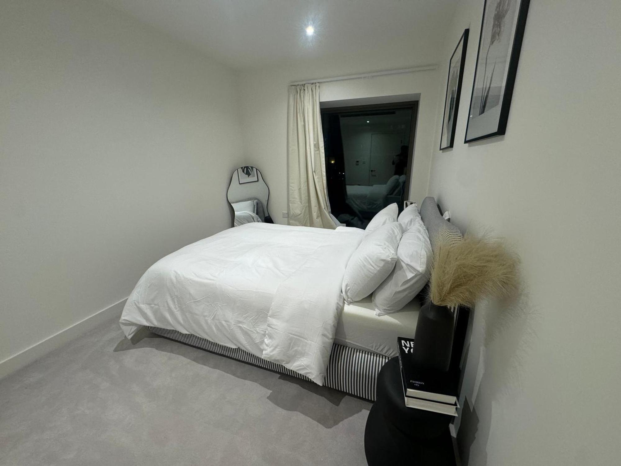 Waterside Near O2 Royal Dock With Parking And Ac Appartement