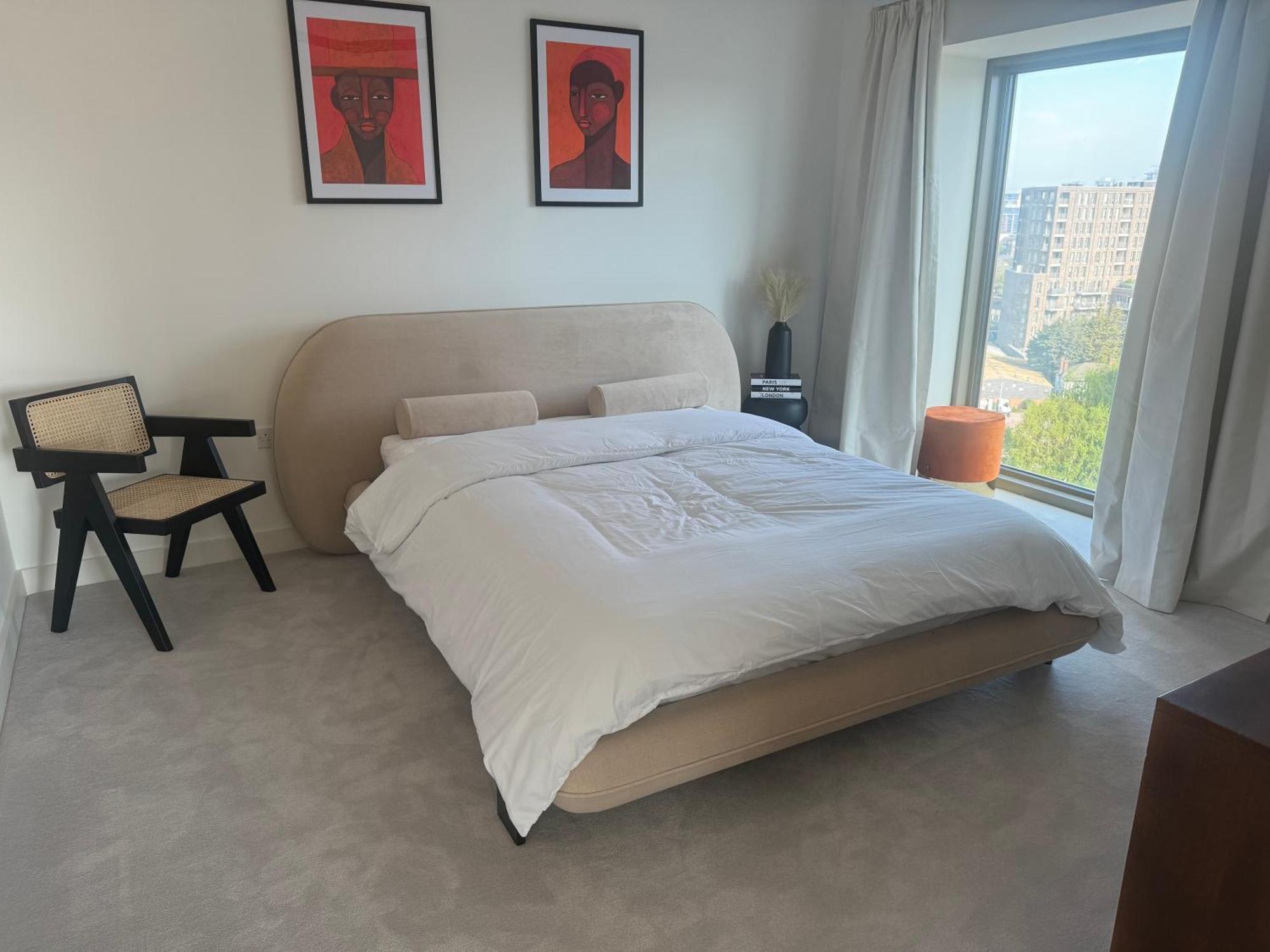 Waterside Near O2 Royal Dock With Parking And Ac