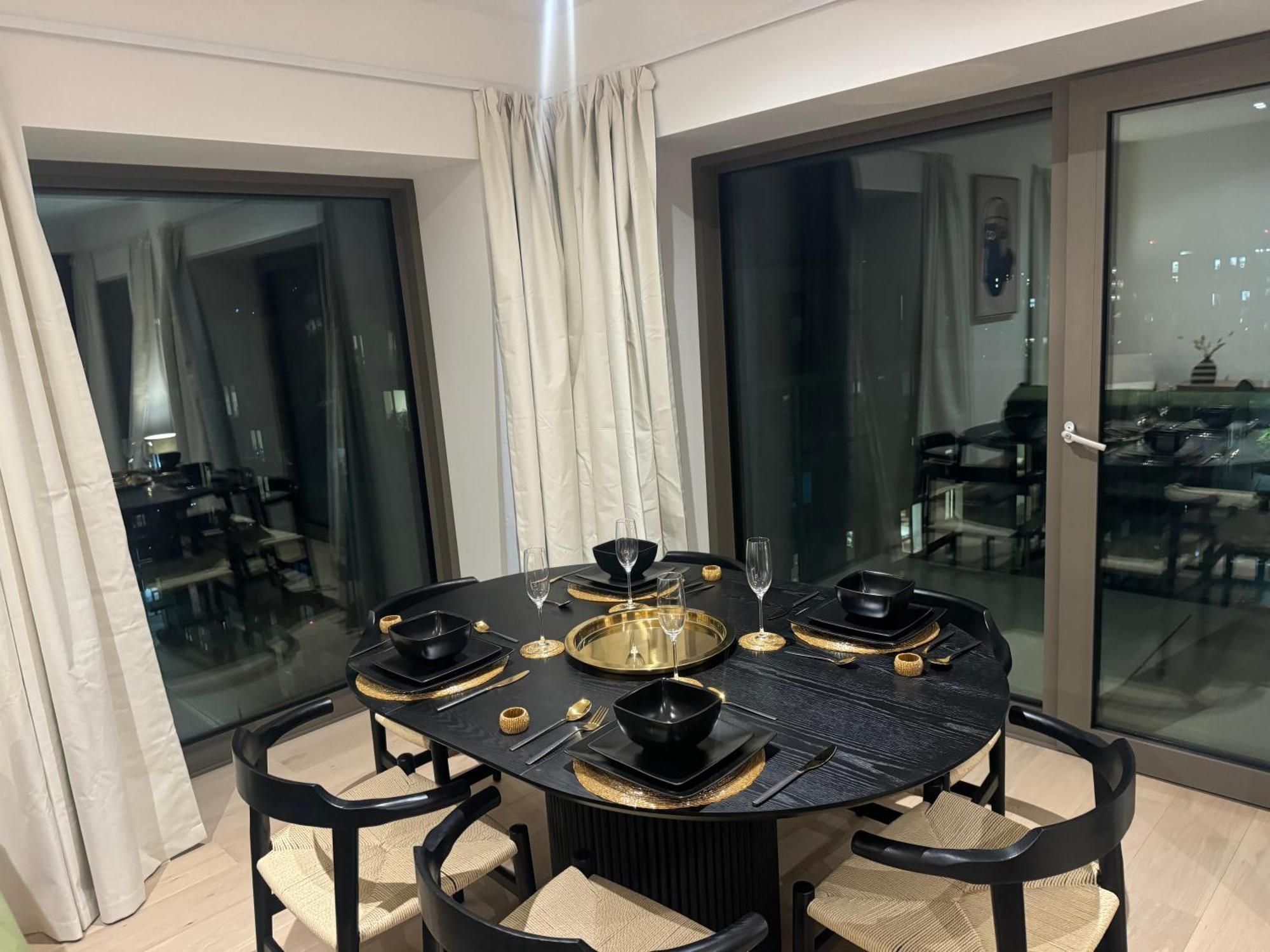Waterside Near O2 Royal Dock With Parking And Ac